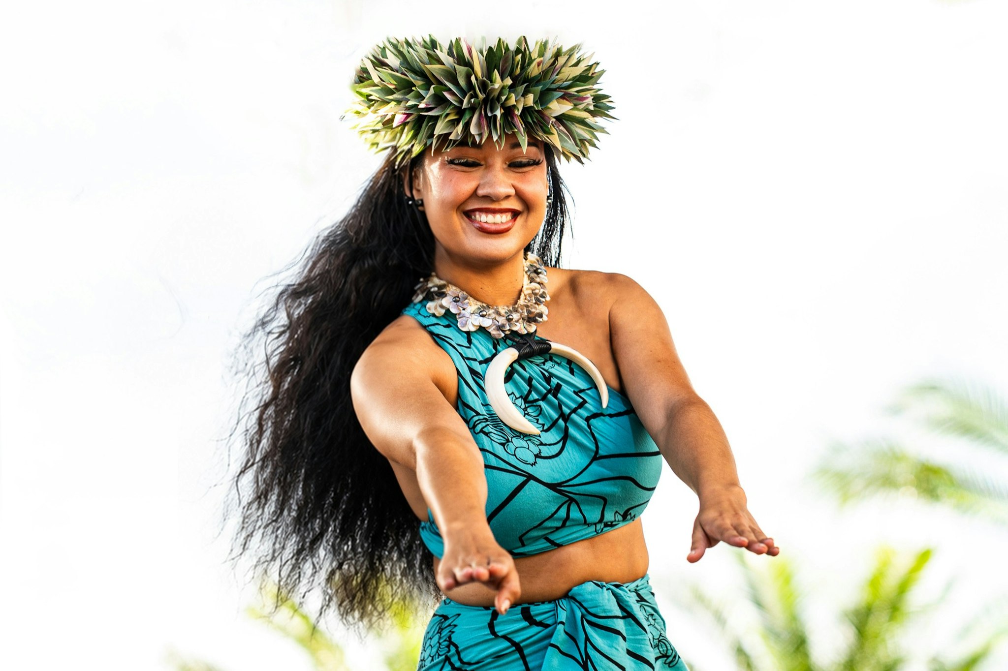 Ka Moana Luau - Partecipa a Ka Moana Luau per creare collane di fiori interattive, lezioni di hula e uno spettacolo serale hawaiano presso Aloha Tower, adatto a famiglie e gruppi. Ka Moana Luau - Immagine 5 di 5