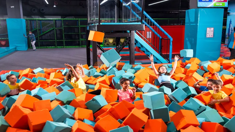 Diversión en trampolín en Palm Jumeirah Mall