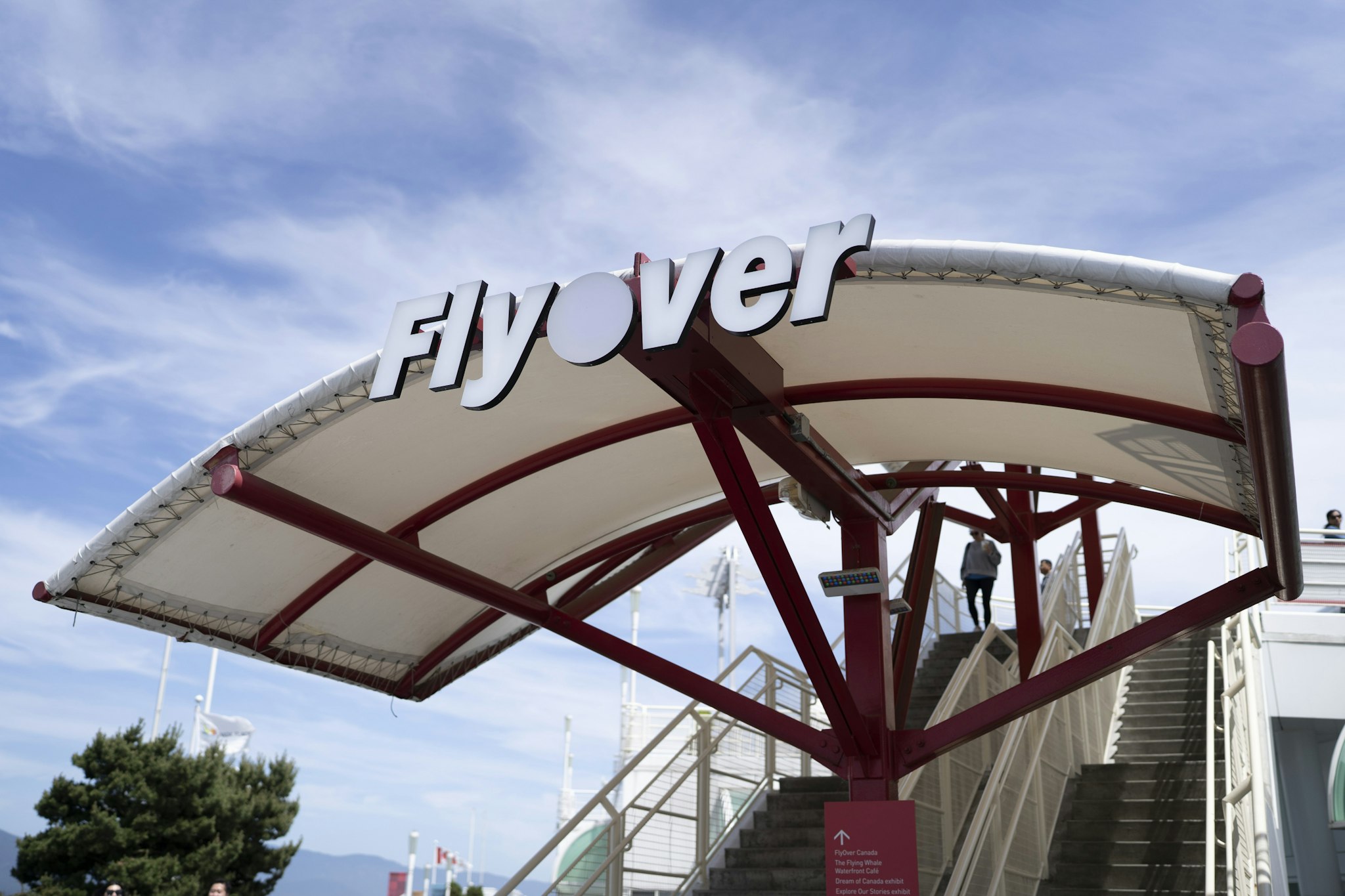 FlyOver Vancouver - Vivi l’esperienza di FlyOver Vancouver, un volo immersivo con vento, profumi ed effetti di movimento che mostrano i paesaggi e la cultura iconici del Canada. FlyOver Vancouver - Immagine 2 di 5