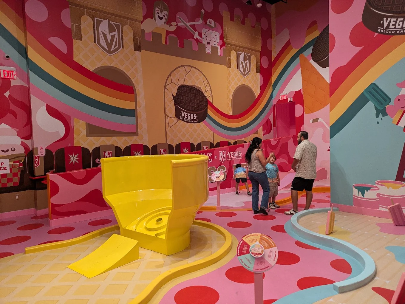 MUSEUM OF ICE CREAM - Verken meer dan 17 ijsroomthema-kamers, glijbanen en het grootste Sprinkle Pool ter wereld in Las Vegas. Geniet van onbeperkte bolletjes en speelse activiteiten. MUSEUM OF ICE CREAM - Afbeelding 5 van 5