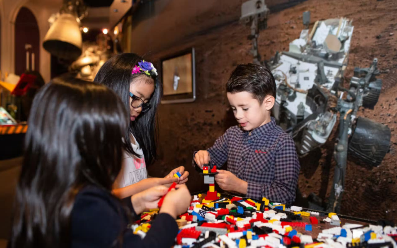 H.R. MacMillan Space Centre - Verken de ruimte met een 45 minuten durende 360 graden planetariumshow en interactieve tentoonstellingen in het H.R. MacMillan Space Centre in Vancouver. H.R. MacMillan Space Centre - Afbeelding 1 van 5