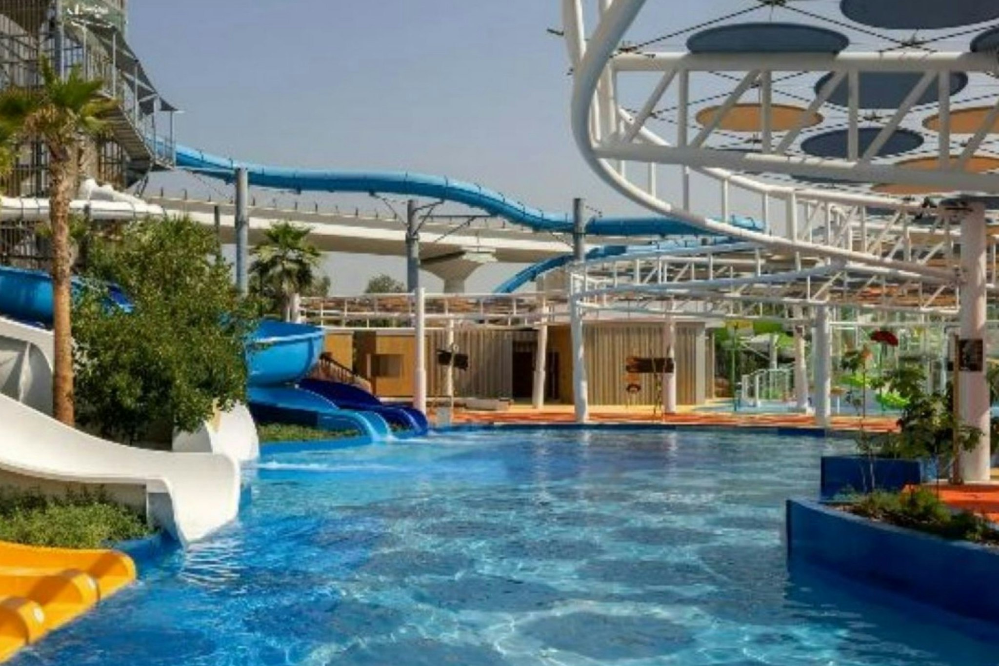 Grand Hyatt Dubai Waterpark Dagpas - Geniet van 16 attracties, waaronder de eerste FlowRider® van het Midden-Oosten in Grand Hyatt Dubai Waterpark. Fun zones en zwembaden voor gezinnen en liefhebbers van sensatie wachten op u. Grand Hyatt Dubai Waterpark Dagpas - Afbeelding 4 van 5