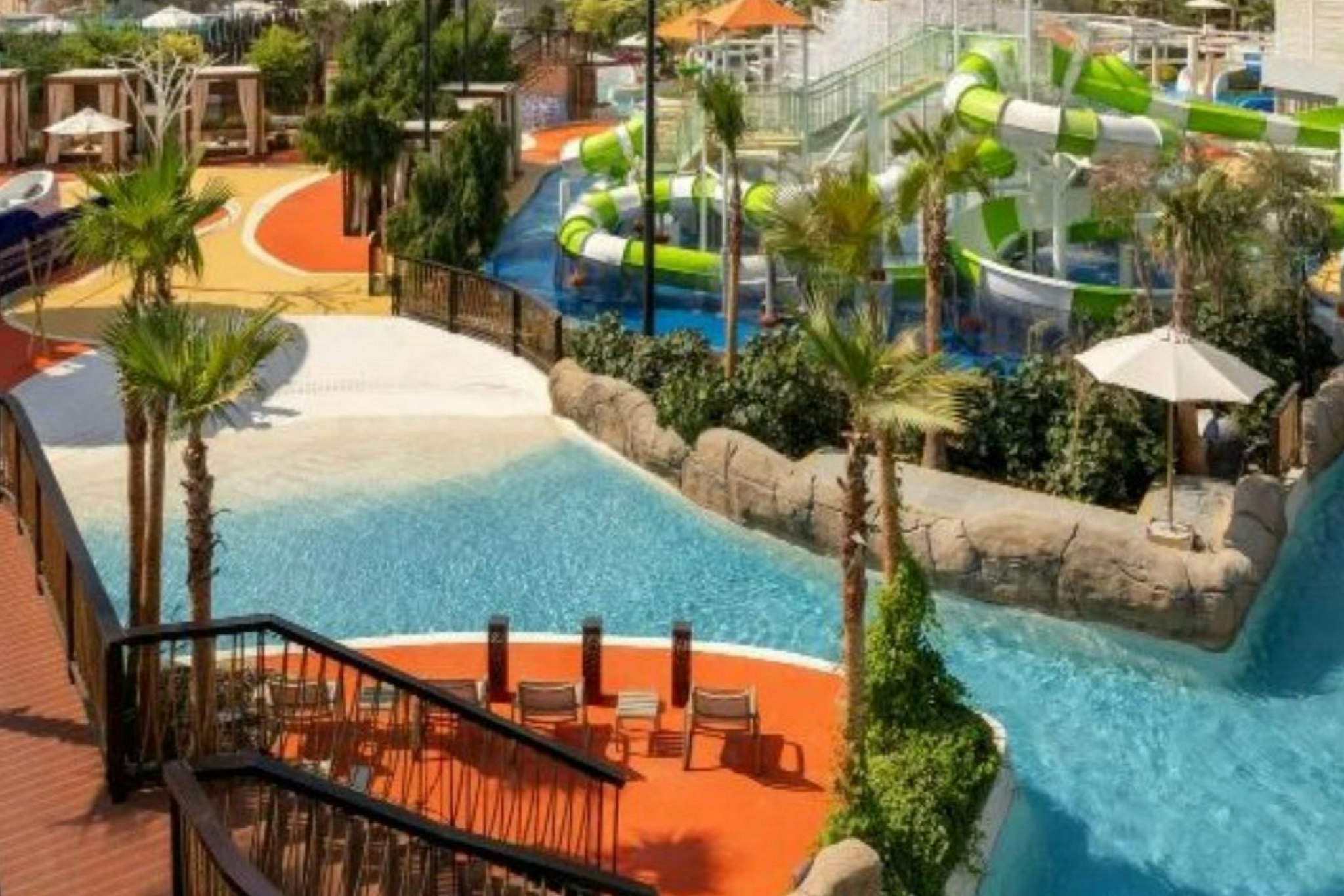 Grand Hyatt Dubai Waterpark Dagpas - Geniet van 16 attracties, waaronder de eerste FlowRider® van het Midden-Oosten in Grand Hyatt Dubai Waterpark. Fun zones en zwembaden voor gezinnen en liefhebbers van sensatie wachten op u. Grand Hyatt Dubai Waterpark Dagpas - Afbeelding 2 van 5