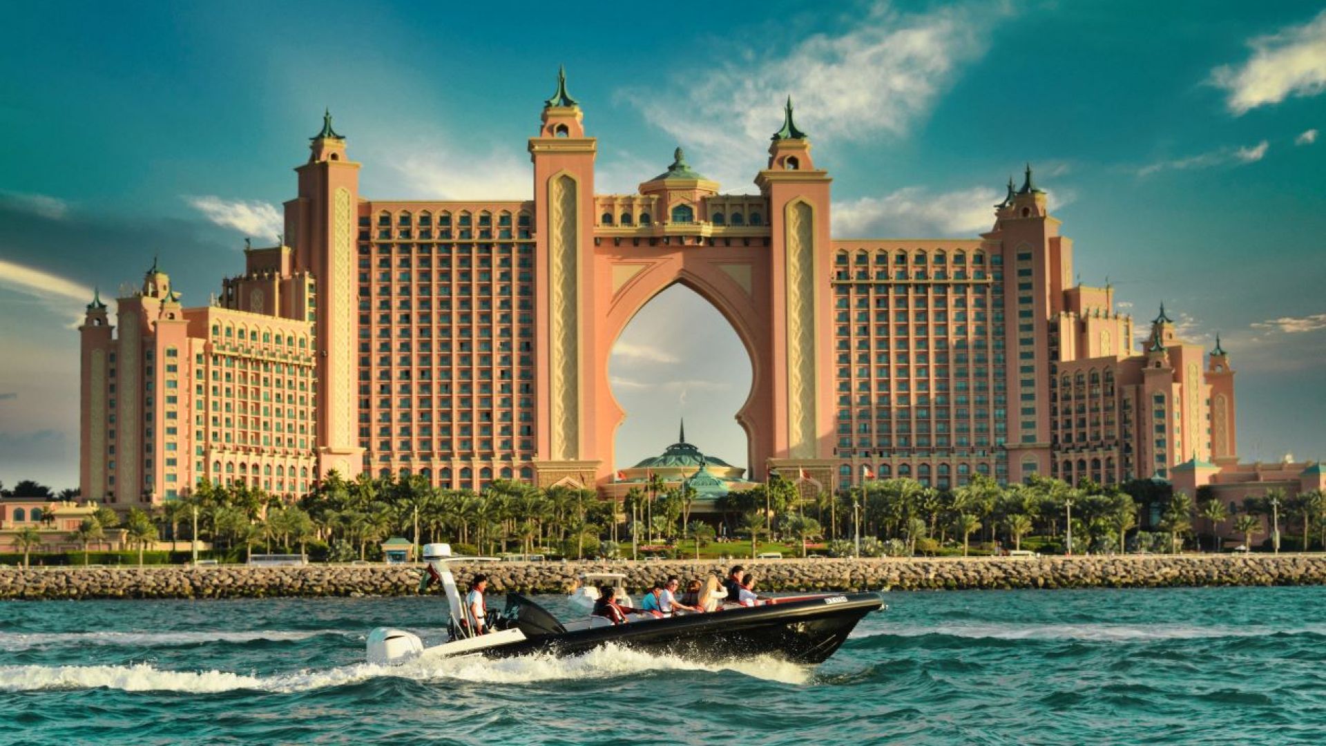 De Zwarte Boten: 60 Minuten Atlantis Tour - Geniet van een speedboottocht van 60 minuten vanuit Dubai Marina met uitzicht op Atlantis, Ain Dubai en meer, inclusief deskundige commentaar van de bemanning. De Zwarte Boten: 60 Minuten Atlantis Tour - Afbeelding 2 van 5