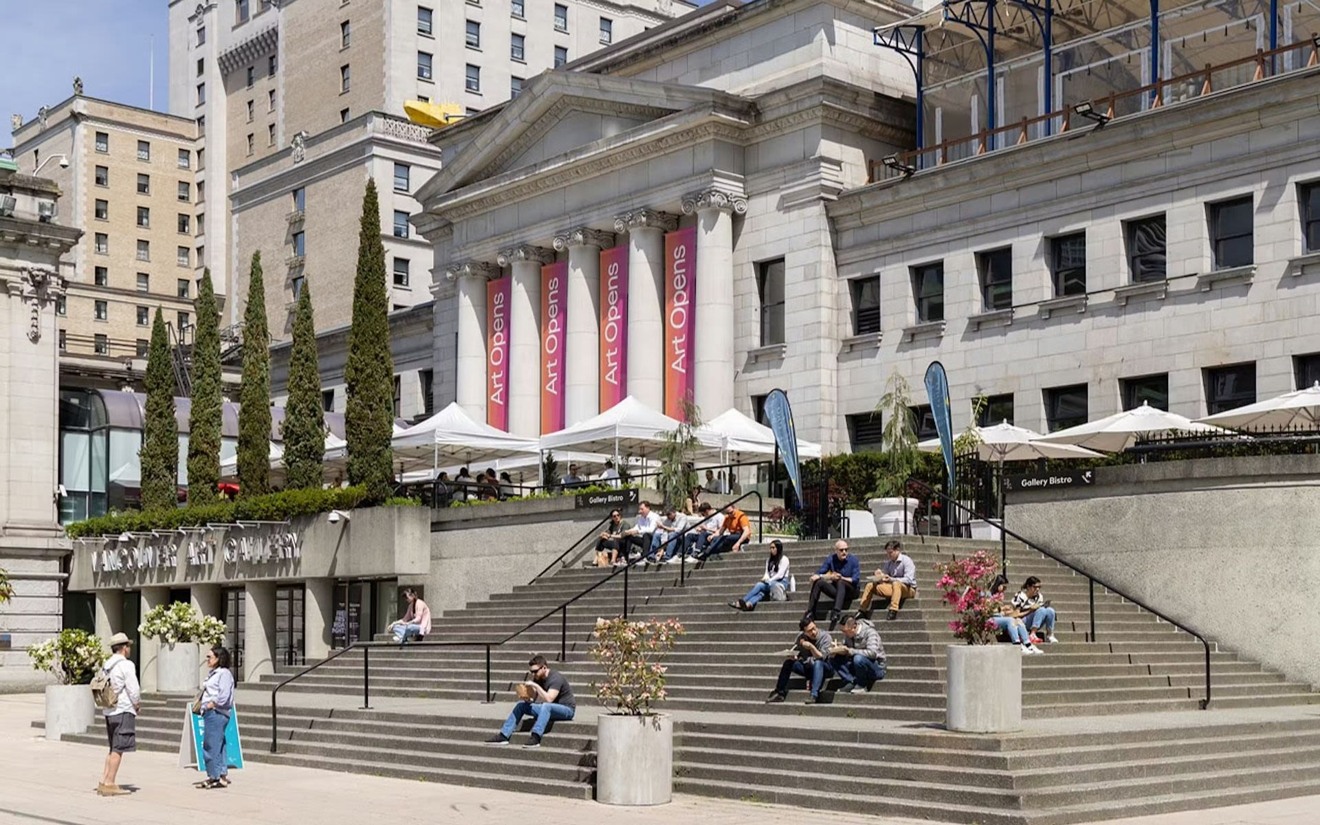 Vancouver Art Gallery - Gain entry to the Vancouver Art Gallery and enjoy diverse historical and contemporary art displays, plus the rooftop patio and Gallery Store. Vancouver Art Gallery - Afbeelding 1 van 5