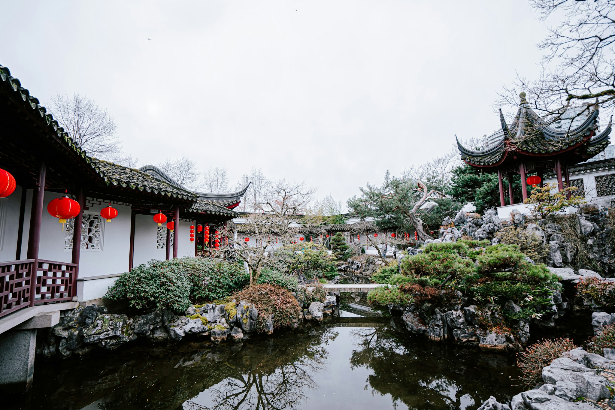 Dr. Sun Yat-Sen Klassieke Chinese Tuin - Verken deze authentieke tuin uit de Ming-dynastie met pagodes, koi-vijvers, bonsaibomen en geniet van gratis jasmijnthee tijdens uw bezoek. Dr. Sun Yat-Sen Klassieke Chinese Tuin - Afbeelding 3 van 5