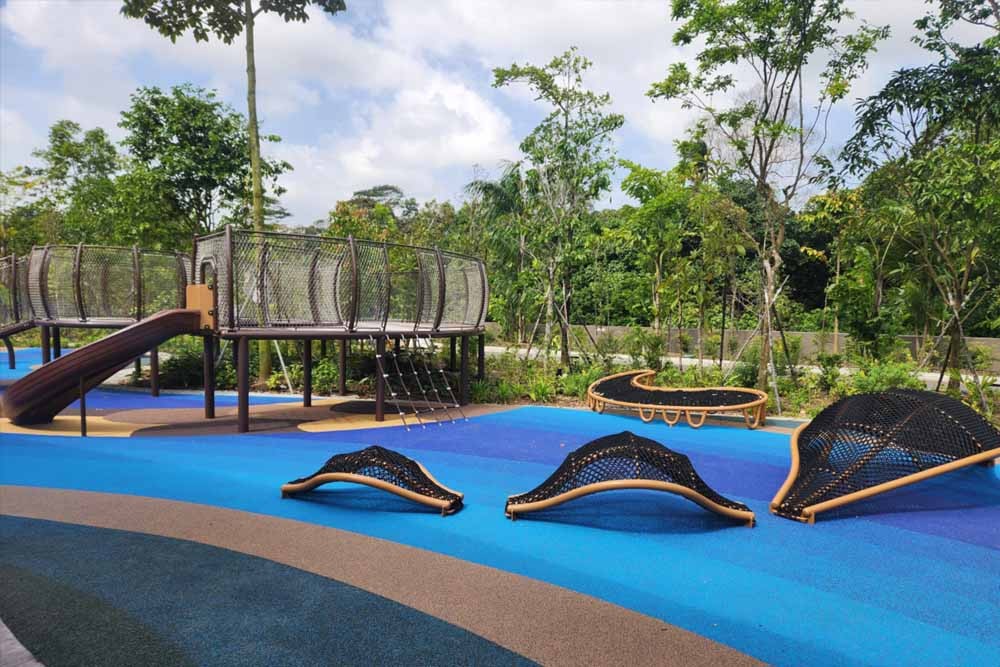 Bird Paradise Singapore - Explore Asia’s largest bird paradise and you can see 5000 birds across 400 species. The park is spanning over 20.2 hectares of natural bird habitats and walk-in aviaries. You can enjoy a panoramic view of the park landscape, take photos for your memories and enjoy the birds flying everywhere around you. Bird Paradise Singapore - Image 4 of 5