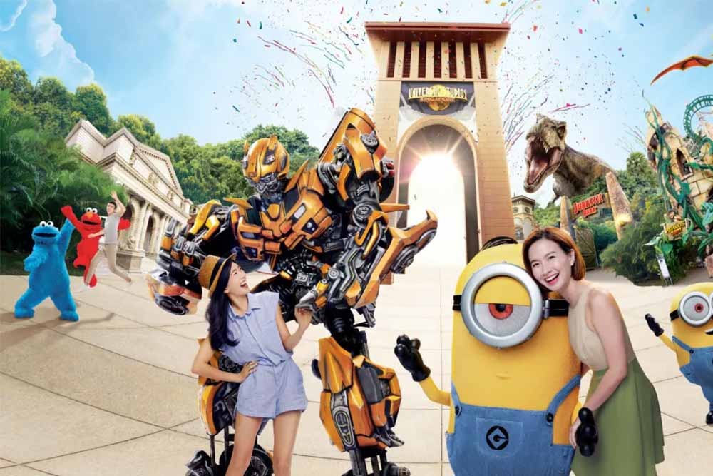 Universal Studios Singapore - The only Hollywood movie theme park in South East Asia is located in the heart of Sentosa Island. Universal Studios Singapore has 7 theme zones with 28 thrilling rides for everyone. Get ready for an adrenaline rush on crazy rides Battlestar Galactica Man vs. Cylon, Transformers ride, Accelerator, and more. Universal Studios Singapore - Image 1 of 5