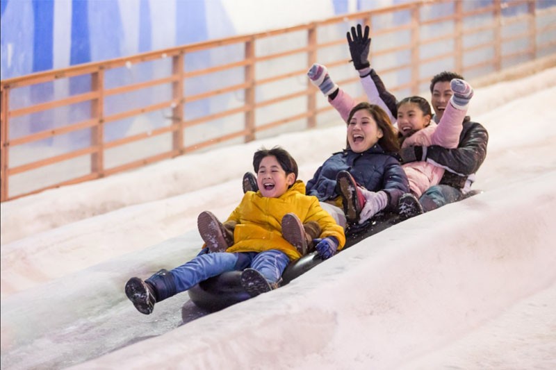 Snow City Singapore - Snow City is Singapore’s first permanent indoor snow centre. A family-centric attraction centre, Snow City receives an average patronage of some 250,000 visitors from around the world. Launched in June 2000 and revamped in 2007, the Snow City is owned and managed by Snow Venture Pte Ltd, a subsidiary of Science Centre Holdings Pte Ltd. It has a three-storey high and 60-metres long snow slope for visitors to snow tube. Snow City Singapore - Image 1 of 5