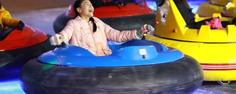 Snow City Singapore - Snow City is Singapore’s first permanent indoor snow centre. A family-centric attraction centre, Snow City receives an average patronage of some 250,000 visitors from around the world. Launched in June 2000 and revamped in 2007, the Snow City is owned and managed by Snow Venture Pte Ltd, a subsidiary of Science Centre Holdings Pte Ltd. It has a three-storey high and 60-metres long snow slope for visitors to snow tube. Snow City Singapore - Image 4 of 5