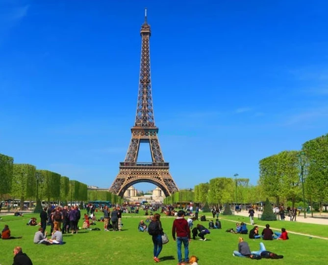 Eiffel Tower Tickets Paris – Skip the Line, Summit Access & Guided Tours - JTR Holidays - Image 5 of 5