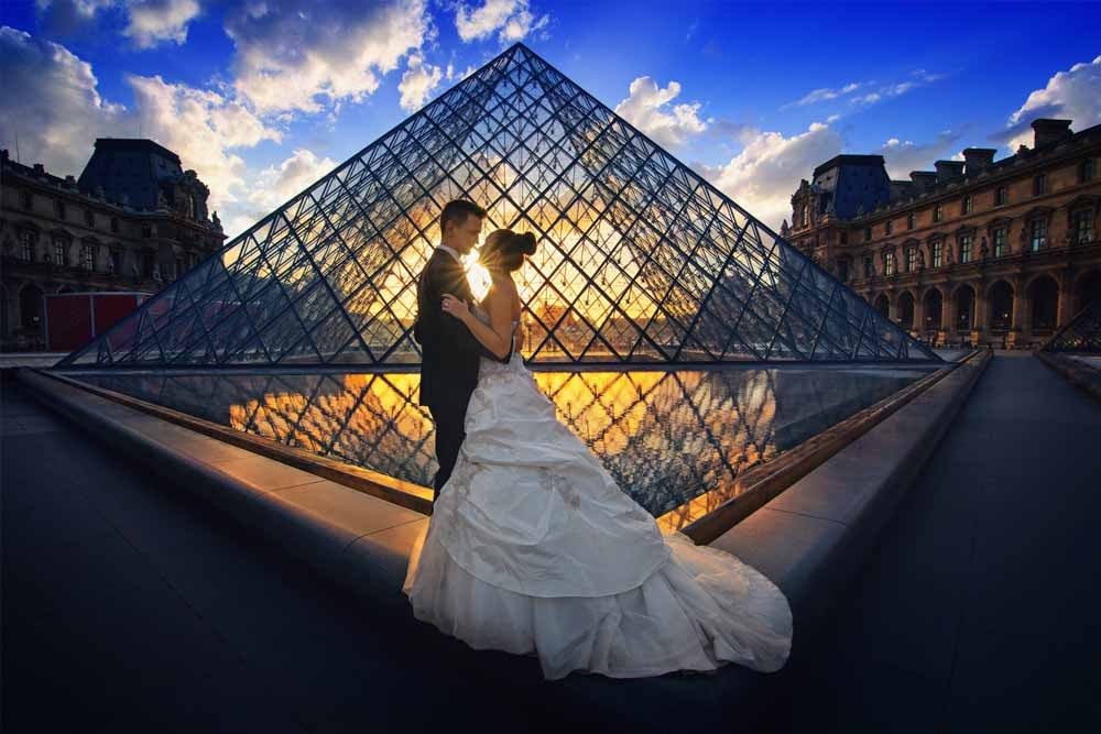 Louvre Museum Paris - A visit to Paris would be incomplete without a trip to the Louvre. The Louvre, originally a royal palace but now the world's most famous museum is a must-visit for anyone with a slight interest in art. Some of the museum's most celebrated works of art include the Mona Lisa and the Venus of Milo. Louvre Museum Paris - Image 3 of 5