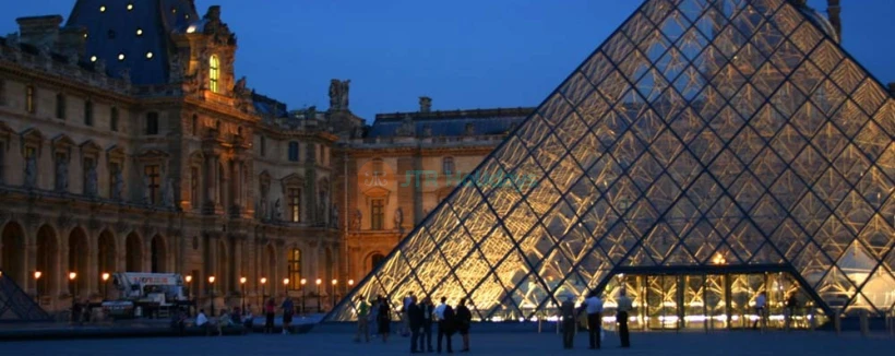 Museo del Louvre París - Una visita a París estaría incompleta sin un viaje al Louvre. El Louvre, originalmente un palacio real pero ahora el museo más famoso del mundo, es una visita obligada para cualquiera con un ligero interés en el arte. Algunas de las obras de arte más celebradas del museo incluyen la Mona Lisa y la Venus de Milo. Museo del Louvre París - Imagen 4 de 5