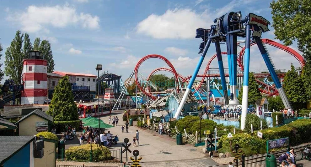 Drayton Manor Resort Day Ticket - Create fun family memories at Drayton Manor Park, home of Thomas Land anytime throughout the main park season which usually runs between March and October enjoying all the thrills and spills of the park. Drayton Manor Resort Day Ticket - Image 1 of 5