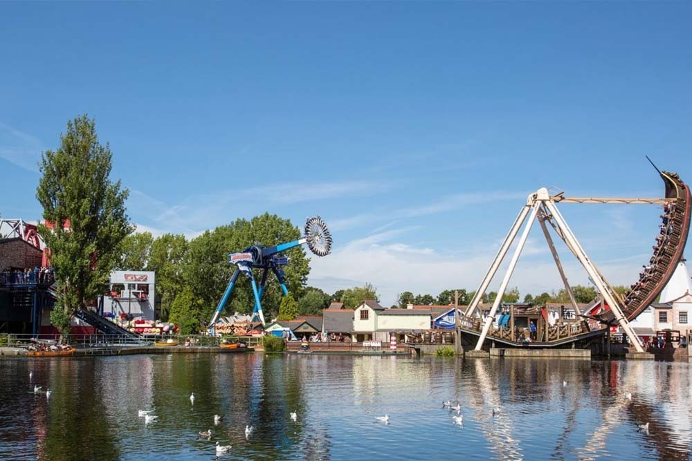 Drayton Manor Resort Day Ticket - Create fun family memories at Drayton Manor Park, home of Thomas Land anytime throughout the main park season which usually runs between March and October enjoying all the thrills and spills of the park. Drayton Manor Resort Day Ticket - Image 4 of 5