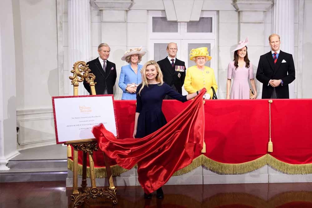 Madame Tussauds Londres - Entra en el centro de atención aceptando tu invitación exclusiva a Madame Tussauds Londres, el hogar de la diversión famosa en la capital. Únete a tus celebridades favoritas en la fiesta definitiva de la lista A, desfila en la pasarela con Cara, toma el asiento caliente junto a will.i.am en The Voice Experience, o únete a la Familia Real en el icónico balcón. Madame Tussauds Londres - Imagen 3 de 5