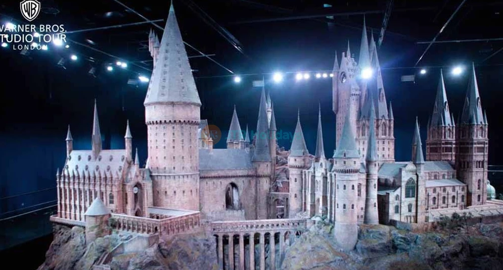 Warner Bros. Studio London - Image 1 of 5