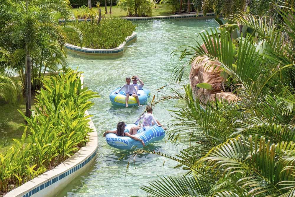 Ramayana Wasserpark - Der Ramayana Wasserpark ist der größte Wasserpark in Thailand und erstreckt sich über eine beeindruckende Fläche von 184.000 Quadratmetern. Seit seiner Eröffnung am 5. Mai 2016 hat er sowohl bei Einheimischen als auch bei Touristen immense Beliebtheit erlangt. Ramayana Wasserpark - Bild 3 von 5