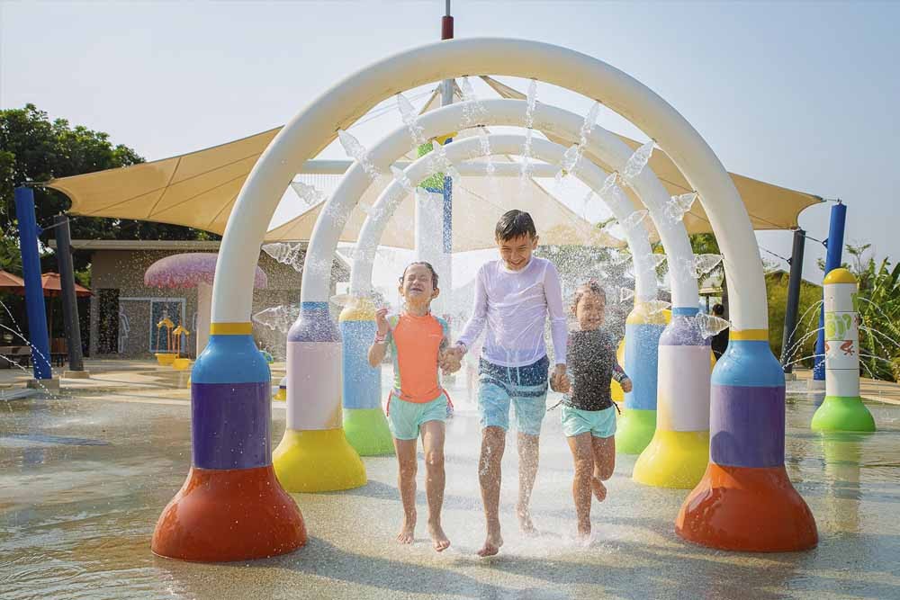 Ramayana Wasserpark - Der Ramayana Wasserpark ist der größte Wasserpark in Thailand und erstreckt sich über eine beeindruckende Fläche von 184.000 Quadratmetern. Seit seiner Eröffnung am 5. Mai 2016 hat er sowohl bei Einheimischen als auch bei Touristen immense Beliebtheit erlangt. Ramayana Wasserpark - Bild 4 von 5