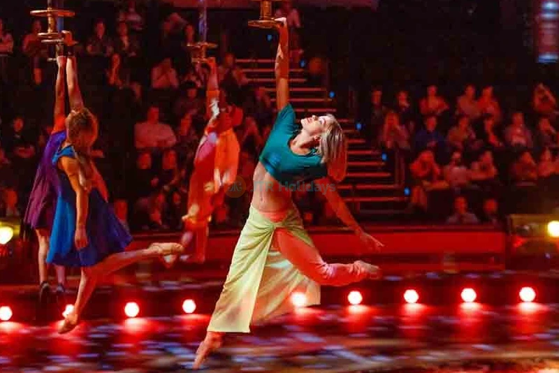 La Perle Show with Dinner Package - Offers & Packages - JTR Holidays - Image 6 of 8