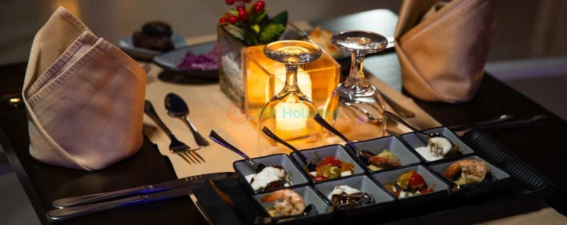 알렉산드라 씨 라운지, 두바이 마리나 - 두바이 마리나의 알렉산드라 씨 라운지와 함께 특별한 다이닝 여정을 시작하세요. 맛있는 요리, 매혹적인 전망, 그리고 현대적인 쌍동선 위에서의 라이브 엔터테인먼트를 즐기실 수 있습니다. 두바이 마리나의 고요한 바다 위에서 새로운 수준의 다이닝 우수성을 경험해 보세요. 알렉산드라 씨 라운지, 두바이 마리나 - 이미지 4 중 5