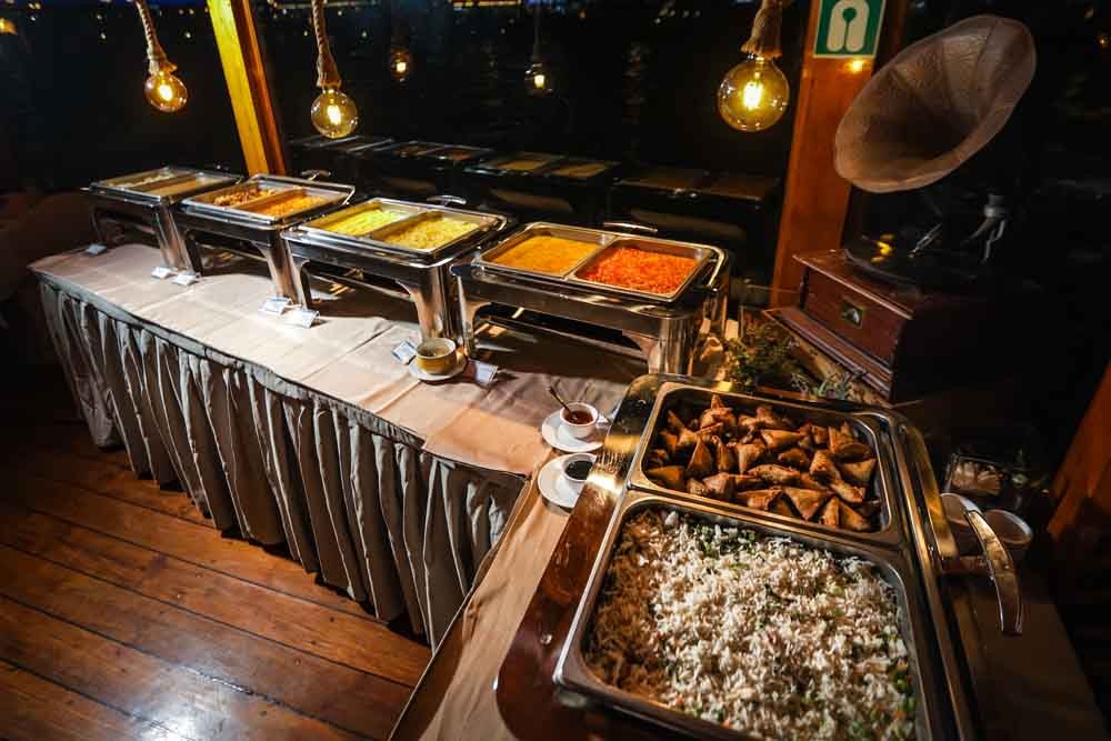 Dubai Combo Offer - Dubai Marina Dinner Cruise - Evening Desert Safari - JTR Holidays - Image 4 of 8