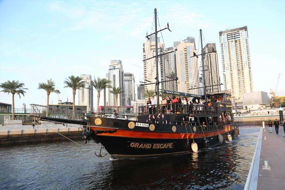 Dubai Combo Deals - City Tour - Canal Dinner Cruise - Desert Safari Dubai - JTR Holidays - Book now Dubai Combe deal and save up to 25%. Explore Dubai City Tour with One Hour Sightseeing Cruise, Dubai Canal Dinner Cruise with two-way transfer on a sharing basis and Evening Desert safari with Pickup in 4x4 land Cruiser from your hotel. Best Price Guaranteed. 24/7 customer service, instant confirmation Dubai Combo Deals - City Tour - Canal Dinner Cruise - Desert Safari Dubai - JTR Holidays - Imagen 2 de 5