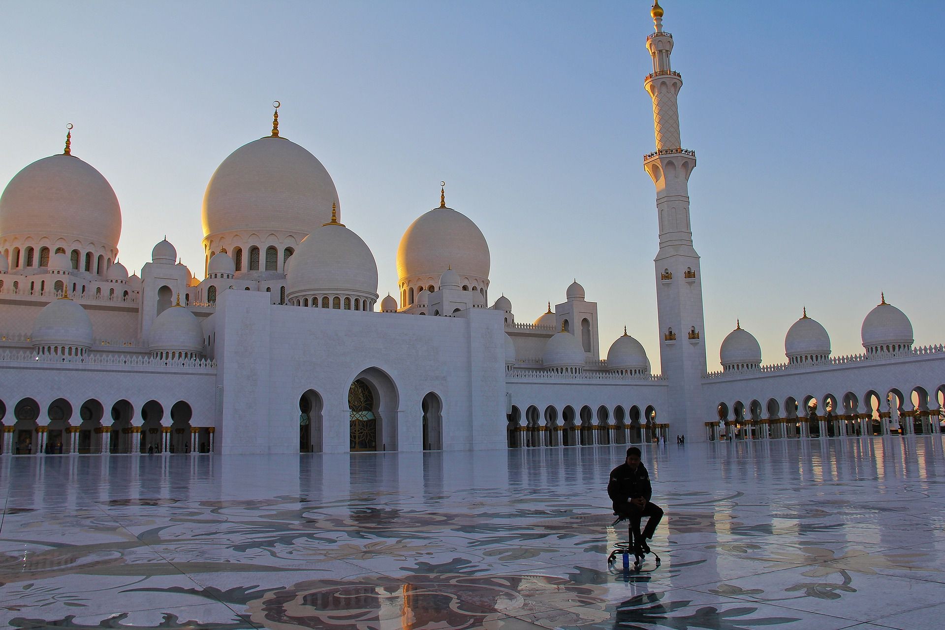 Luxury Dubai Honeymoon Package: Unforgettable 5-Night Experience - JTR Holidays - Indulge in the ultimate romantic getaway with our Luxury Dubai Honeymoon Package. Enjoy a five-night stay in luxury accommodations, private city tours, desert safaris, and more. Experience the magic of Dubai with your loved one. Luxury Dubai Honeymoon Package: Unforgettable 5-Night Experience - JTR Holidays - 이미지 3 중 5