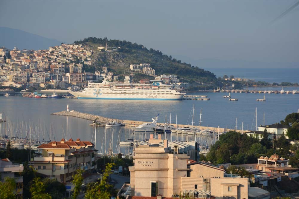 Istanbul Kappadokien und Kuşadası Urlaubspaket - Türkei Urlaubsangebote - JTR Holidays - Das Istanbul Kappadokien & Kuşadası Urlaubspaket ist eine der geeignetsten Optionen, um die Türkei in sechs Nächten und sieben Tagen zu erkunden. Ein Paket, welches den Hotelaufenthalt, tägliches Frühstück und Transfers innerhalb von Istanbul, Kappadokien und Kuşadası abdeckt. Das sechstägige Türkei-Paket beinhaltet Hin- und Rückfahrten vom Flughafen mit privatem Auto, Unterkunft in 4-Sterne-Hotels mit täglichem Frühstück, vier Mittagessen und drei Abendessen während der Reise. Istanbul Kappadokien und Kuşadası Urlaubspaket - Türkei Urlaubsangebote - JTR Holidays - Bild 3 von 5