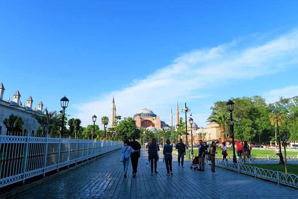 Istanbul Kappadokien Antalya Urlaubspaket - Türkei Beste Urlaubsangebote - JTR Holidays - Das Istanbul Kappadokien & Antalya Urlaubspaket ist eine der geeignetsten Optionen, um die Türkei in sechs Nächten und sieben Tagen zu erkunden. Ein Paket, das den Hotelaufenthalt und Transfers innerhalb von Istanbul, Kappadokien und Antalya abdeckt und Ihnen die Freiheit gibt, all diese Städte nach Ihren eigenen Wünschen zu erkunden. Istanbul Kappadokien Antalya Urlaubspaket - Türkei Beste Urlaubsangebote - JTR Holidays - Bild 4 von 5