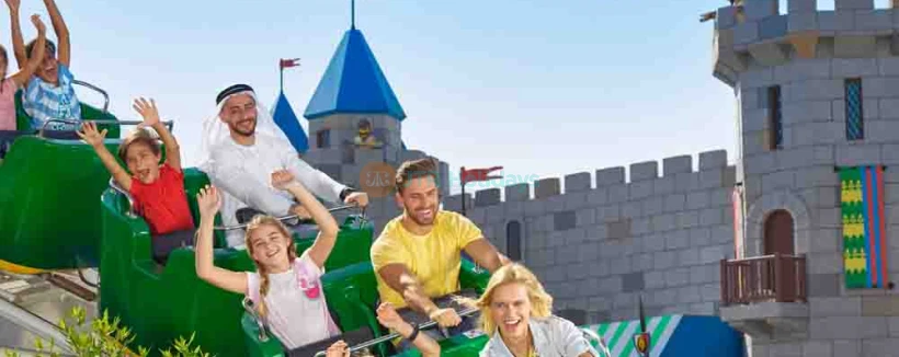 Леголенд Тема Парк - Legoland® Дубай и Legoland водный парк – это интерактивные развлечения, позволяющие семьям участвовать в приключениях на тему Лего через интерактивные аттракционы, водные горки, модели и мастер-классы по строительству. Леголенд Тема Парк - Изображение 4 из 5