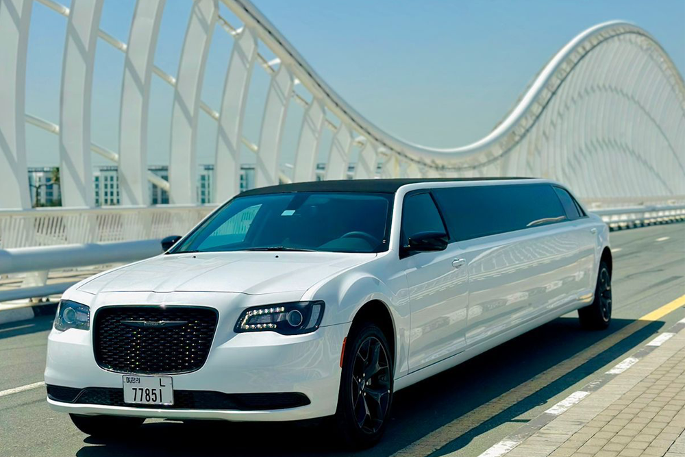 Limo Ride Dubai - Chrysler 300 ( 10 Pax) - Image 1 of 5