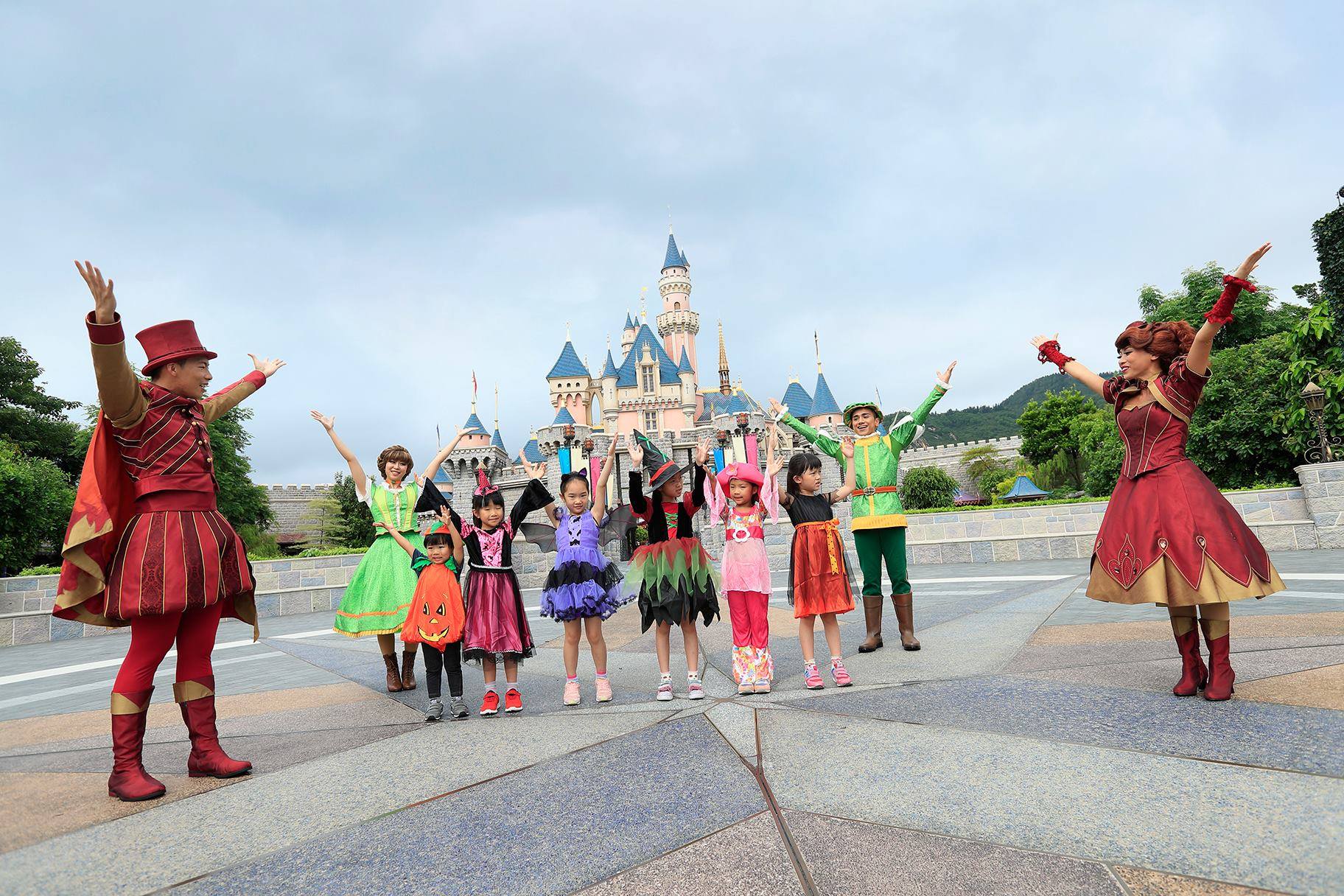 Hong Kong Disneyland - Image 5 of 5