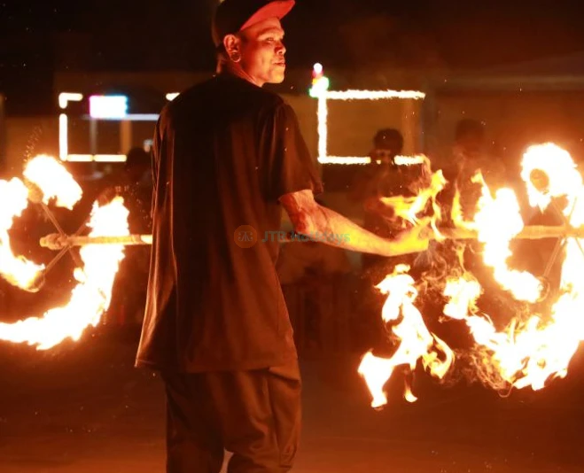 Overnight Desert Safari Dubai - Dune Bashing, Buffet Dinner & Stay - JTR Holidays - Image 2 of 5