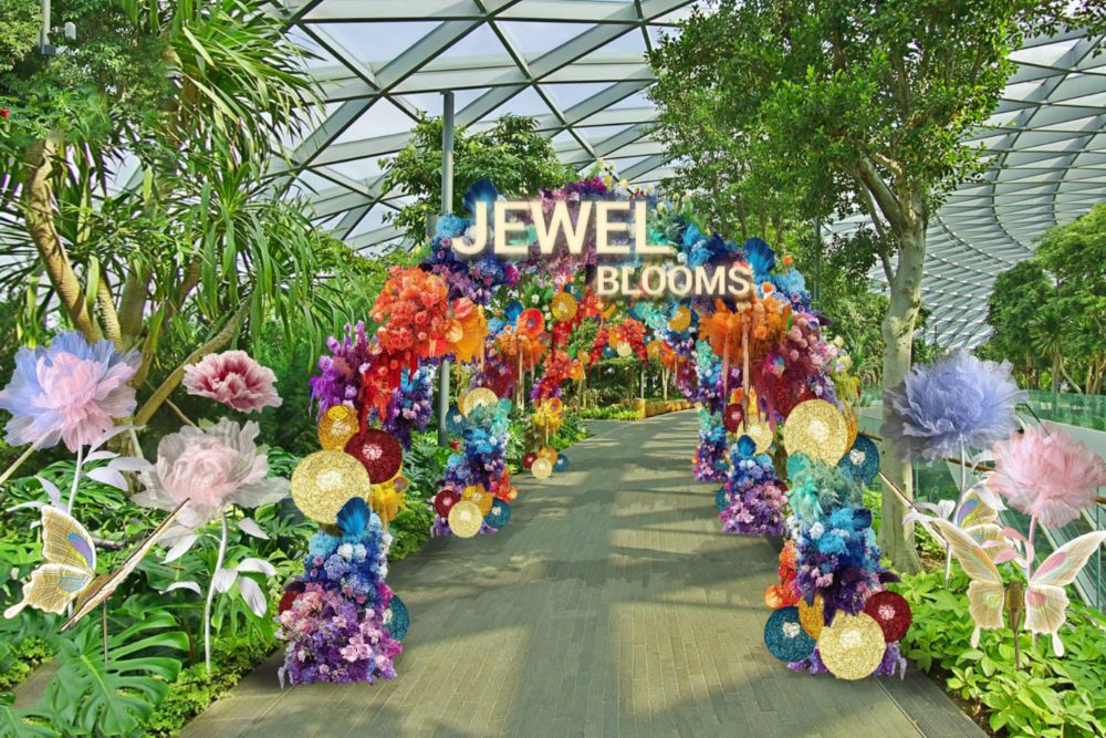 Jewel Changi Airport Attractions - Explore the stunning attractions of Jewel Changi Airport with JTR Holidays. Enjoy tailor-made tours featuring the HSBC Rain Vortex, Canopy Park, and more. Book your unforgettable experience today Jewel Changi Airport Attractions - Image 2 of 5