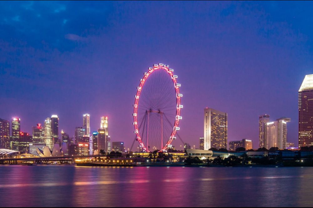 Singapore Flyer - Discover breathtaking views of Singapore from the Singapore Flyer, one of the world's largest observation wheels. Enjoy a memorable ride with 360-degree views of Marina Bay, Gardens by the Bay, and more. Perfect for tourists and locals looking for a unique Singapore experience. Singapore Flyer - Image 1 of 5