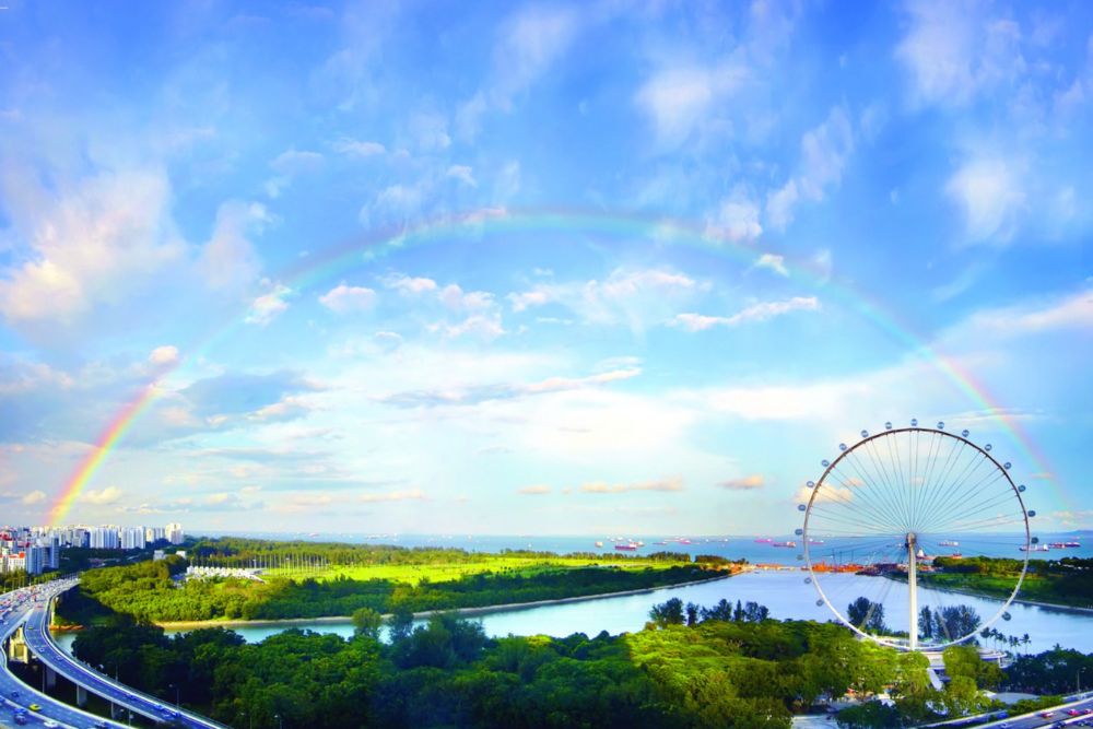 Singapore Flyer - Discover breathtaking views of Singapore from the Singapore Flyer, one of the world's largest observation wheels. Enjoy a memorable ride with 360-degree views of Marina Bay, Gardens by the Bay, and more. Perfect for tourists and locals looking for a unique Singapore experience. Singapore Flyer - Image 3 of 5