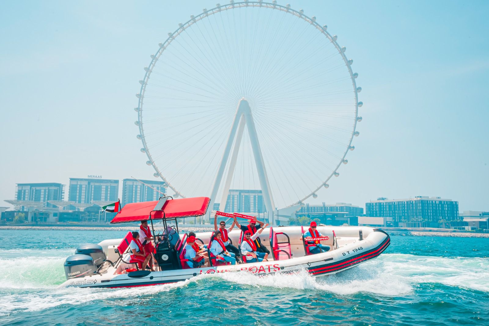 Tour del Barco del Amor Dubái - Comienza tu viaje en la Laguna de Dubai Marina, pasa por el mundialmente famoso hotel Burj Al Arab de 7 estrellas, luego dirígete al notorio hotel Atlantis The Palm en Palm Jumeirah. Confía en nosotros, son vistas impresionantes que no querrás perderte. Tour del Barco del Amor Dubái - Imagen 5 de 5
