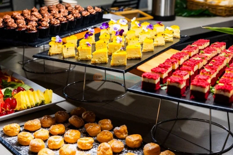 Gold Coast Buffet Dinner Cruise Ticket – Sea World Cruises Experience - JTR Holidays - Image 9 of 9