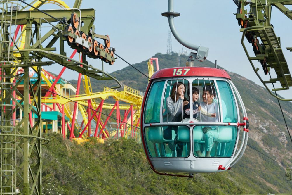 Ocean Park Hongkong - Entdecken Sie den Ocean Park Hongkong, ein Top-Ziel für Familienspaß. Erkunden Sie Meeresleben, aufregende Fahrgeschäfte und malerische Aussichten. Genießen Sie das Aquarium, Tiershows und spannende Achterbahnen für alle Altersgruppen. Planen Sie noch heute Ihr unvergessliches Abenteuer. Ocean Park Hongkong - Bild 4 von 5