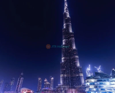 Burj Khalifa Level 124 -125 with Lunch or Dinner at the Burj Club Rooftop - Image 2 of 5