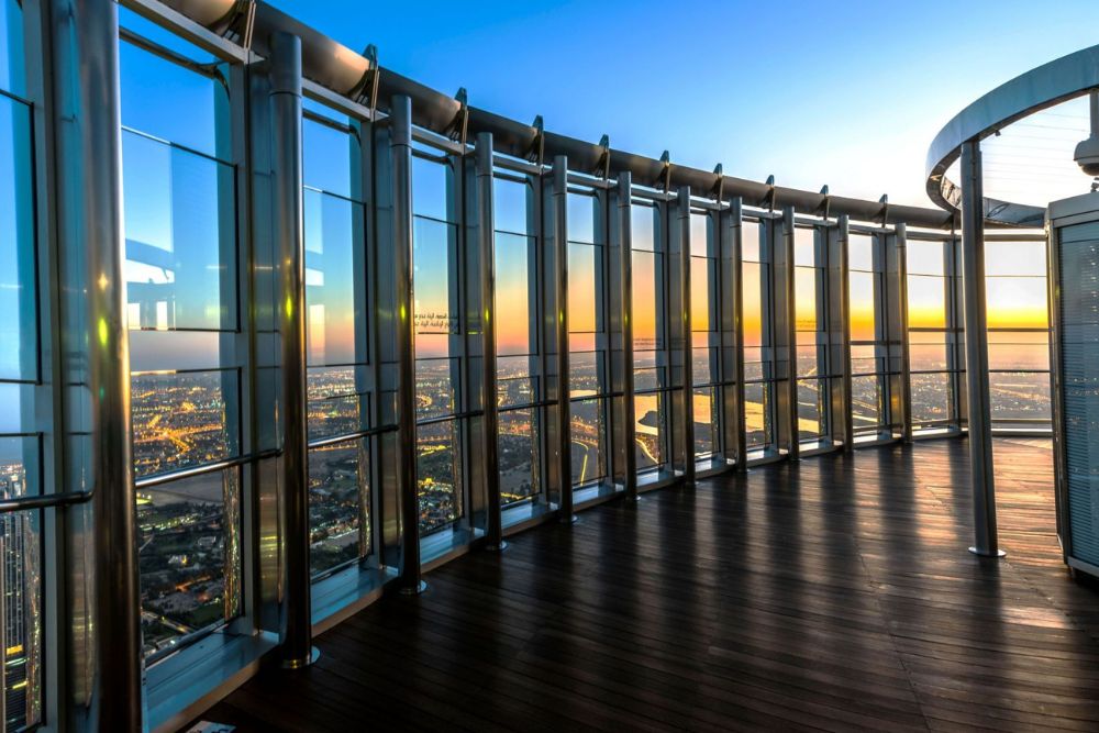 Burj Khalifa Level 124 -125 with Lunch or Dinner at the Burj Club Rooftop - Image 6 of 6