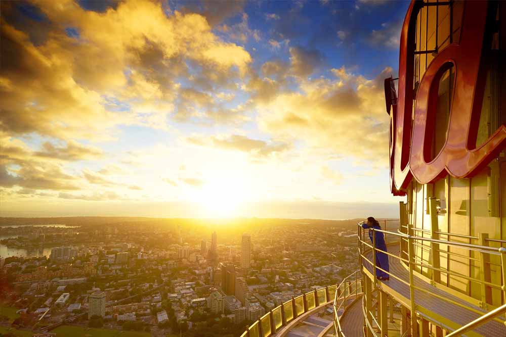 Mirador Sydney Tower Eye - Experimenta la verdadera belleza de Sídney en el Sydney Tower Eye. La impresionante vista aérea de 360 grados abarca cada detalle por más de 80 km en cualquier dirección, desde las Blue Mountains al oeste hasta Botany Bay. Descubrirás una nueva dimensión de la espectacular Sídney con nuestra experiencia cinematográfica 4D y el Mirador. Disfruta de las mejores vistas de Sídney y sus alrededores desde la cima de Sydney Tower. Mirador Sydney Tower Eye - Imagen 3 de 5