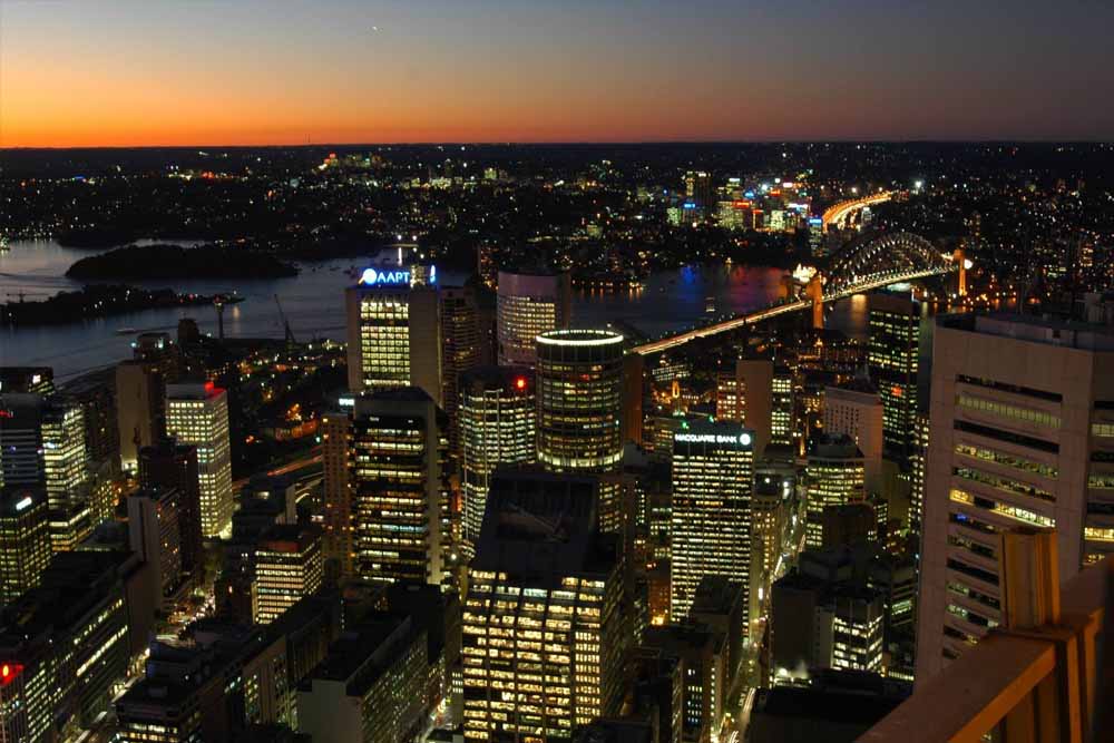 Mirador Sydney Tower Eye - Experimenta la verdadera belleza de Sídney en el Sydney Tower Eye. La impresionante vista aérea de 360 grados abarca cada detalle por más de 80 km en cualquier dirección, desde las Blue Mountains al oeste hasta Botany Bay. Descubrirás una nueva dimensión de la espectacular Sídney con nuestra experiencia cinematográfica 4D y el Mirador. Disfruta de las mejores vistas de Sídney y sus alrededores desde la cima de Sydney Tower. Mirador Sydney Tower Eye - Imagen 4 de 5
