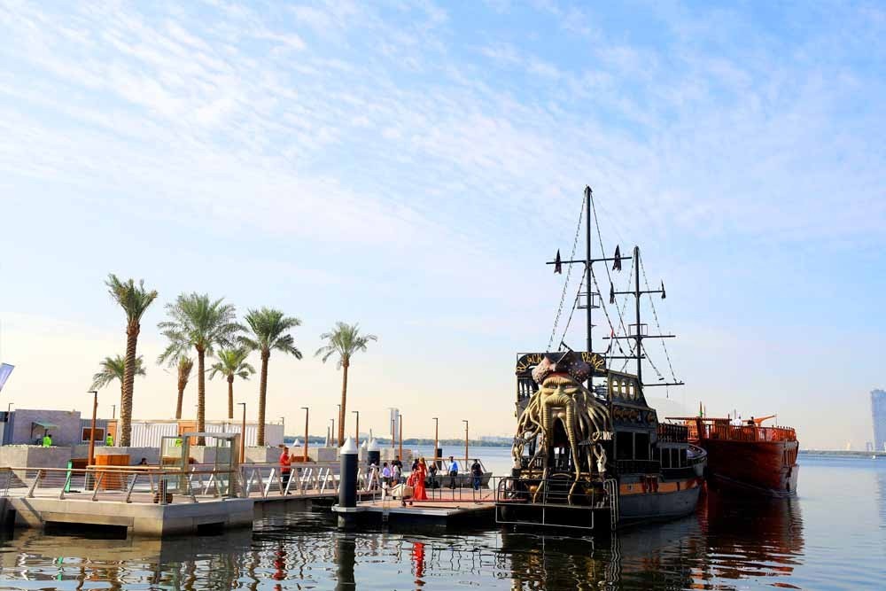 Dubai Canal Royal Dinner Cruise - Image 2 of 5