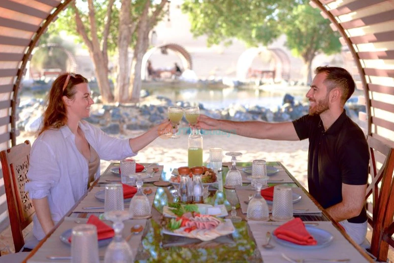 Heritage Desert Safari with Overnight and Hot Air Balloon flight - Image 14 of 15