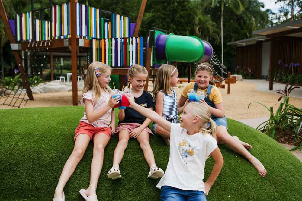 Monde Amaze Côte ensoleillée - Découvrez Monde Amaze sur la Côte ensoleillée — un parc d'aventure magique avec des labyrinthes stimulants, des énigmes interactives et des activités pour tous les âges. Explorez des surprises cachées, profitez du mini-golf et des aires de jeux, et détendez-vous au café sur place offrant un cadre pittoresque. Parfait pour une journée mémorable en famille et entre amis — réservez maintenant pour une journée de plaisir inoubliable. Monde Amaze Côte ensoleillée - Image 2 sur 5
