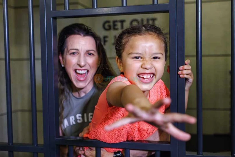 SUEÑOS MONOPOLY Melbourne - Image 10 of 13