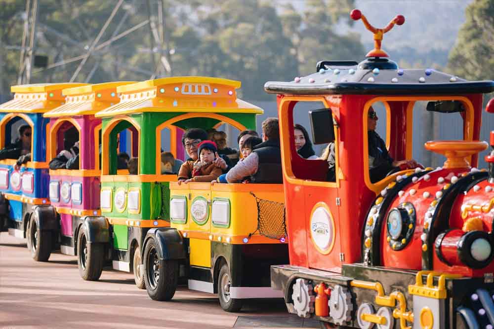 Gumbuya World Theme Park - Experience the excitement of Gumbuya World, Melbourne's ultimate theme park with thrilling rides, wildlife encounters, and a refreshing water park. Just 50 minutes from the city, it’s the perfect family destination, offering fun-filled activities for all ages year-round. Gumbuya World Theme Park - Image 5 of 5
