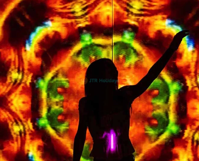 Infinity Attraction Gold Coast Ticket Mind Bending Maze Adventure - JTR Holidays - Image 5 of 5